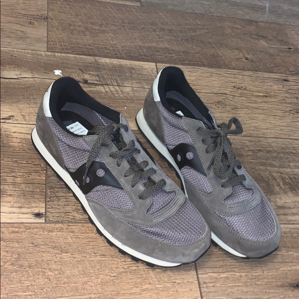brand new saucony sneakers